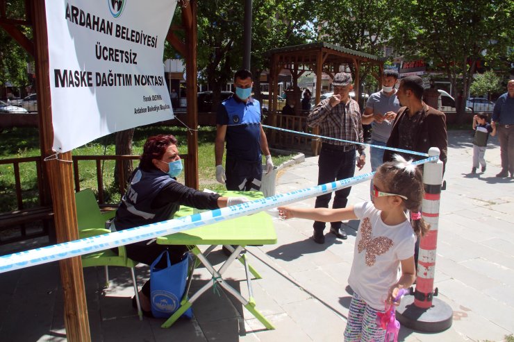 Ardahan'da 18 kişide koronavirüs tespit edildi, maske zorunluluğu geldi