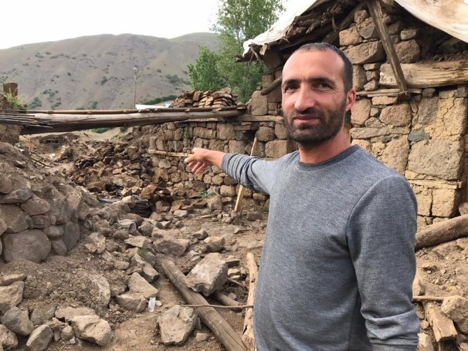 Yedisu’da 4.3’lük deprem, samanlık çöktü