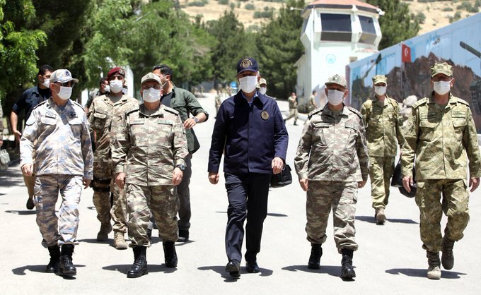 Bakan Akar, operasyonu sınır hattından takip ediyor