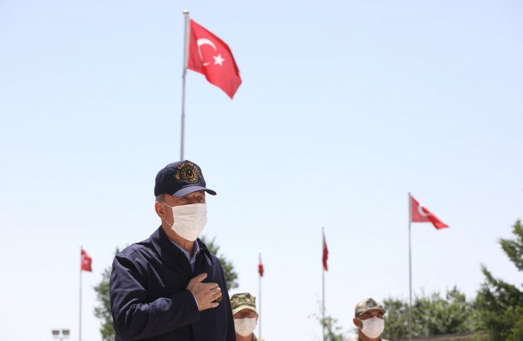 Bakan Akar, operasyonu sınır hattından takip ediyor