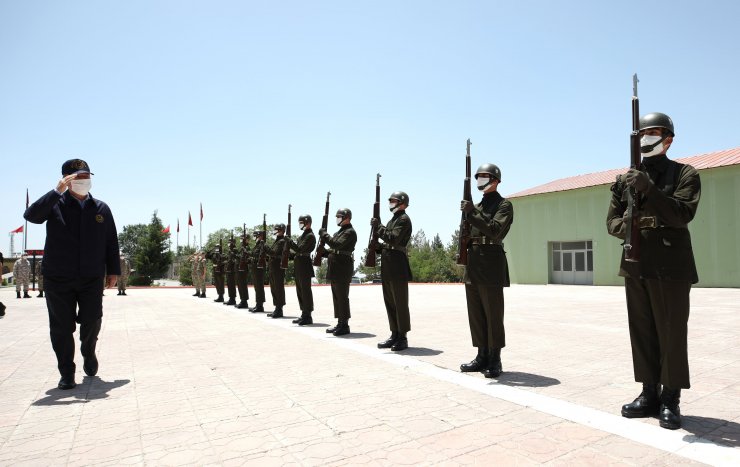 Bakan Akar, operasyonu sınır hattından takip ediyor