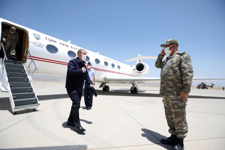 Bakan Akar, operasyonu sınır hattından takip ediyor
