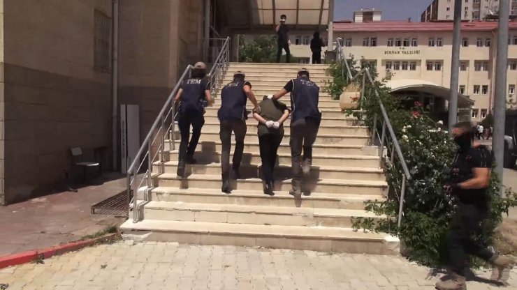 Kırmızı bültenle aranan PKK'lı terörist, Irak'a kaçmaya çalışırken yakalandı (3)