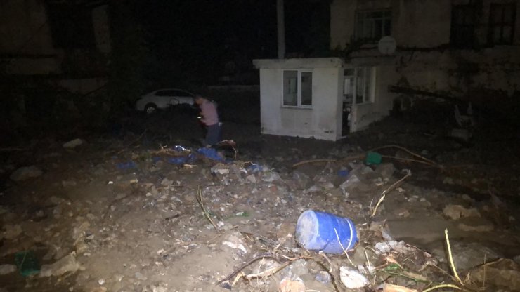 Bursa'da, sel felaketinde evde mahsur kalan bir kişi öldü