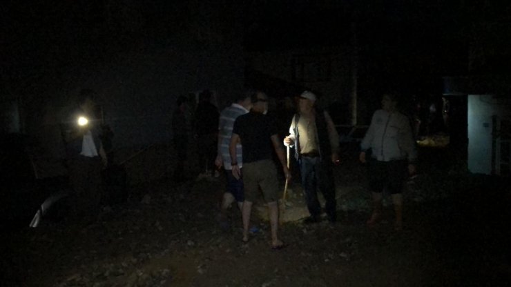 Bursa'da, sel felaketinde evde mahsur kalan bir kişi öldü