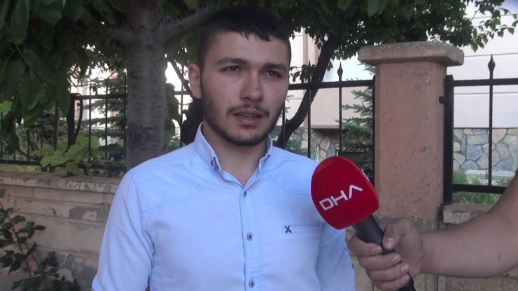 Postacının kavga sırasında ısırılarak kopan kulağı yerine dikilemedi