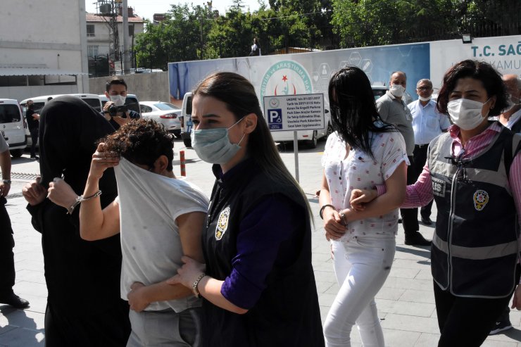 Fuhuş çetesi, kadınların fotoğraflarından katalog yapıp, müşterilerine göndermiş