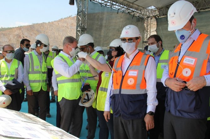 Enerji Bakanı Dönmez: “Akkuyu’da ikinci ünitenin temeli atıldı”