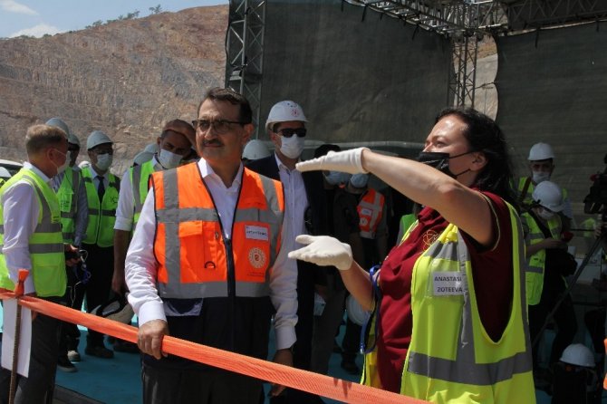 Enerji Bakanı Dönmez: “Akkuyu’da ikinci ünitenin temeli atıldı”