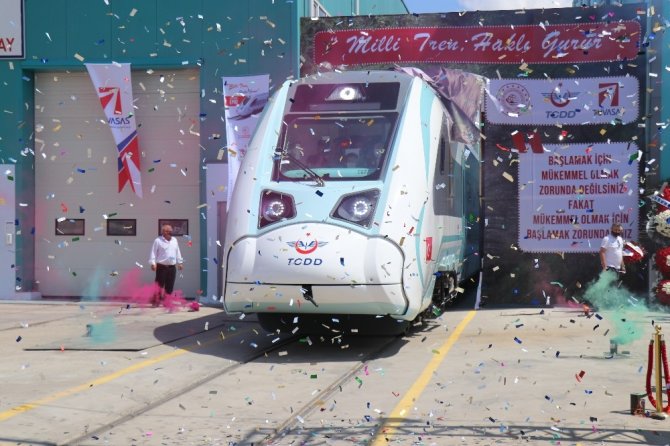 Fabrika testleri başlatılan yerli ve milli trenin ilk sürüşü Cumhurbaşkanı tarafından yapılacak