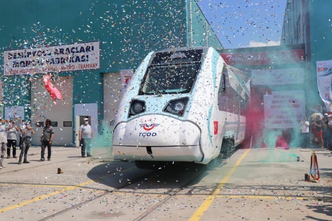 Fabrika testleri başlatılan yerli ve milli trenin ilk sürüşü Cumhurbaşkanı tarafından yapılacak