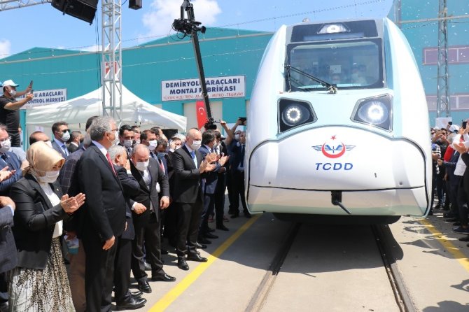 Fabrika testleri başlatılan yerli ve milli trenin ilk sürüşü Cumhurbaşkanı tarafından yapılacak