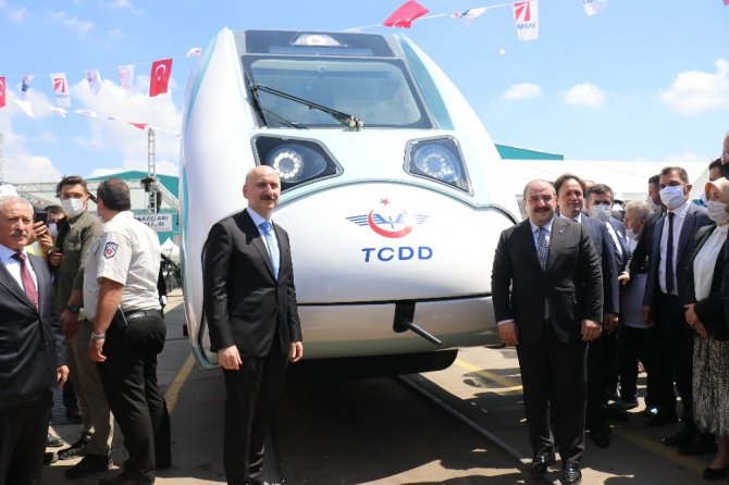 Fabrika testleri başlatılan yerli ve milli trenin ilk sürüşü Cumhurbaşkanı tarafından yapılacak