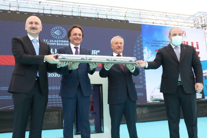 Fabrika testleri başlatılan yerli ve milli trenin ilk sürüşü Cumhurbaşkanı tarafından yapılacak