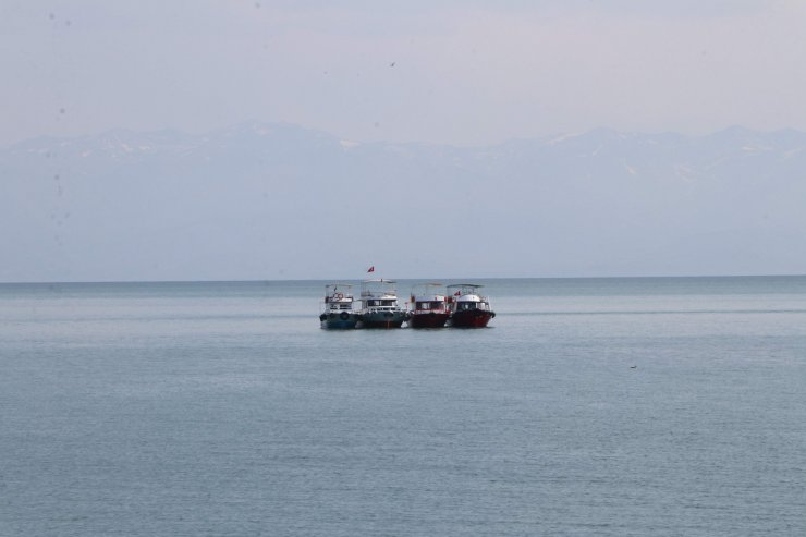 Van Gölü'nde 11 gün önce batan teknenin yeri tespit edildi