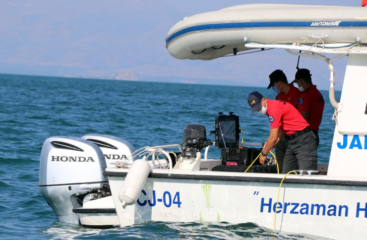 Van Gölü'nde 11 gün önce batan teknenin yeri tespit edildi
