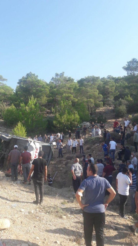 Mersin’de askerleri taşıyan otobüs devrildi: Çok sayıda yaralı