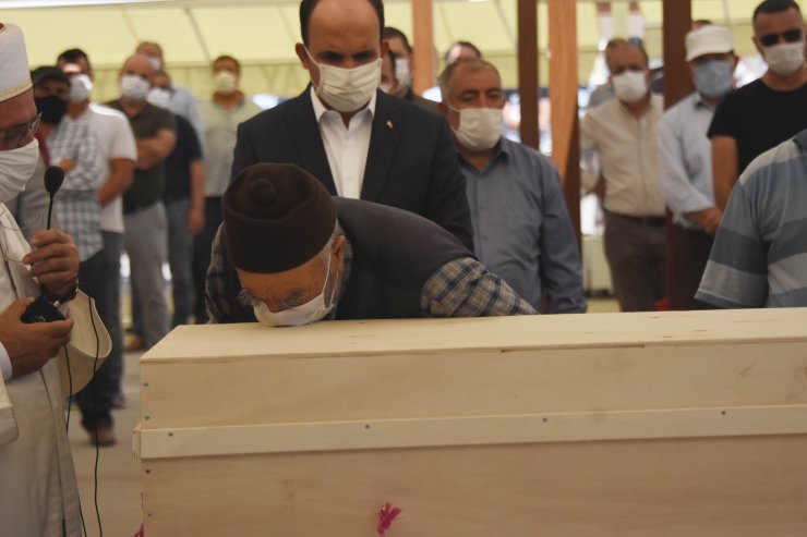 Koronadan hayatını kaybeden Çumra Belediye Başkanı Oflaz, son yolculuğuna uğurlandı