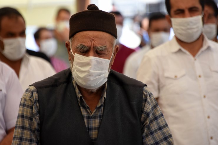 Koronadan hayatını kaybeden Çumra Belediye Başkanı Oflaz, son yolculuğuna uğurlandı