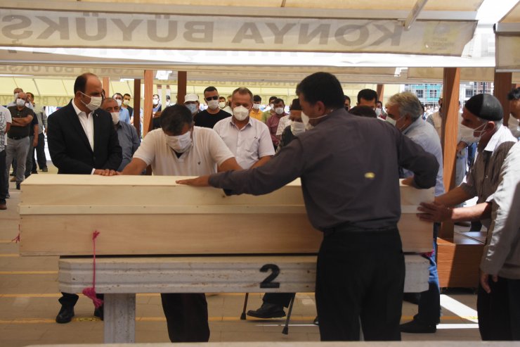 Koronadan hayatını kaybeden Çumra Belediye Başkanı Oflaz, son yolculuğuna uğurlandı