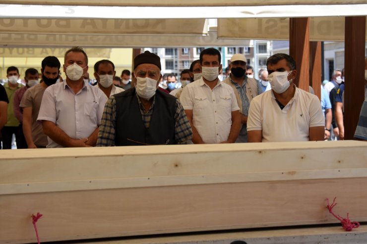 Koronadan hayatını kaybeden Çumra Belediye Başkanı Oflaz, son yolculuğuna uğurlandı