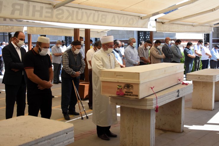 Koronadan hayatını kaybeden Çumra Belediye Başkanı Oflaz, son yolculuğuna uğurlandı