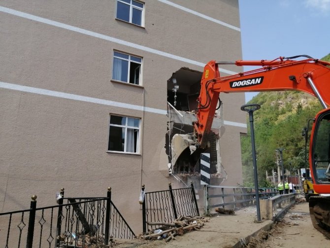 Bakan Fatih Dönmez: “Afet bölgesindeki ilçelerimiz ve köylerimiz dâhil elektrik faturalarının tahakkuk ve tahsilatını erteliyoruz”