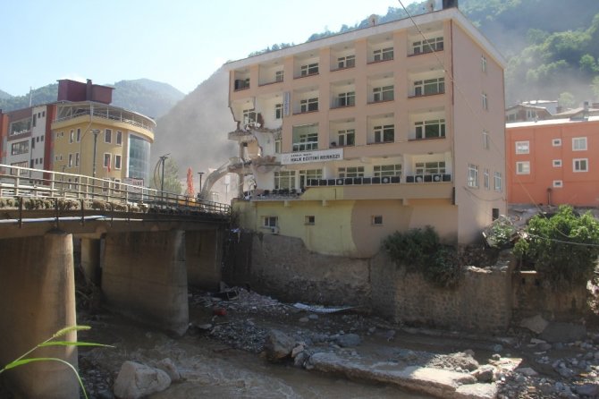 Bakan Fatih Dönmez: “Afet bölgesindeki ilçelerimiz ve köylerimiz dâhil elektrik faturalarının tahakkuk ve tahsilatını erteliyoruz”