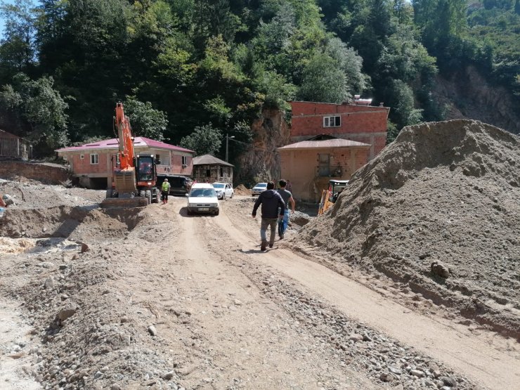 Çocuklarına ‘Babanızı aramaya gidiyorum’ deyip, selde kaybolan eşini arıyor (5)