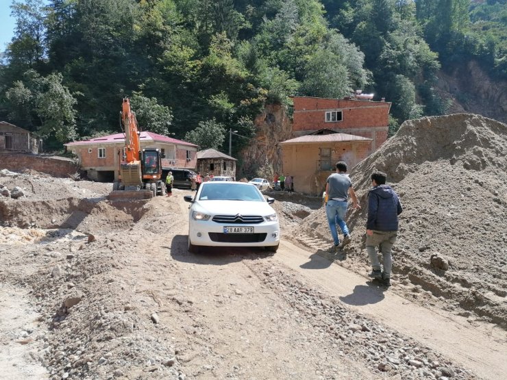 Çocuklarına ‘Babanızı aramaya gidiyorum’ deyip, selde kaybolan eşini arıyor (5)