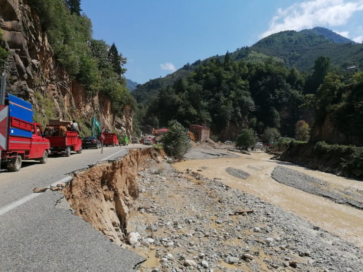 Çocuklarına ‘Babanızı aramaya gidiyorum’ deyip, selde kaybolan eşini arıyor (5)