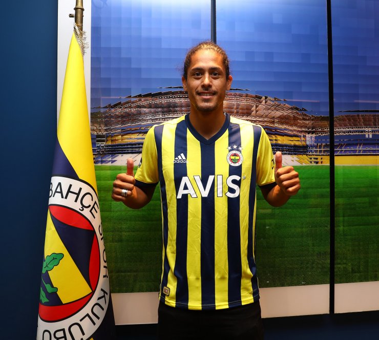 Fenerbahçe, Mauricio Lemos'u 3 yıllığına renklerine bağladı