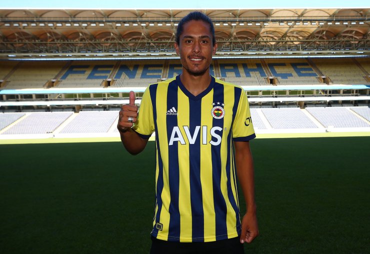 Fenerbahçe, Mauricio Lemos'u 3 yıllığına renklerine bağladı