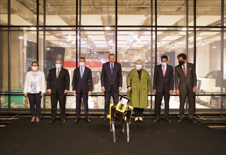 Cumhurbaşkanı Erdoğan, Teknoloji merkezinin açılışını robotla yaptı