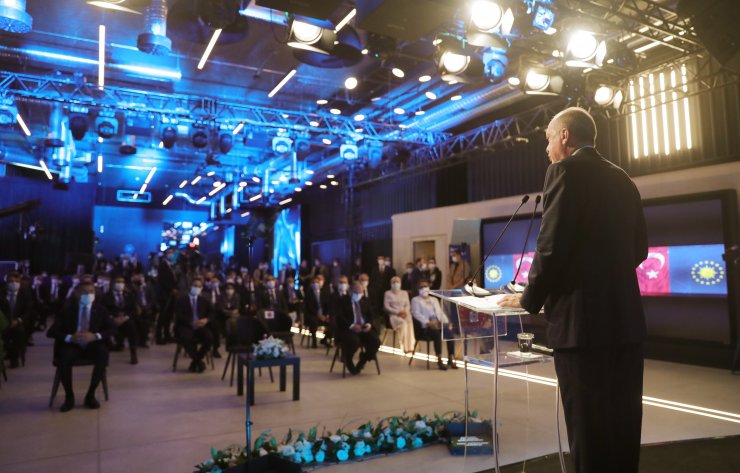 Cumhurbaşkanı Erdoğan, Teknoloji merkezinin açılışını robotla yaptı