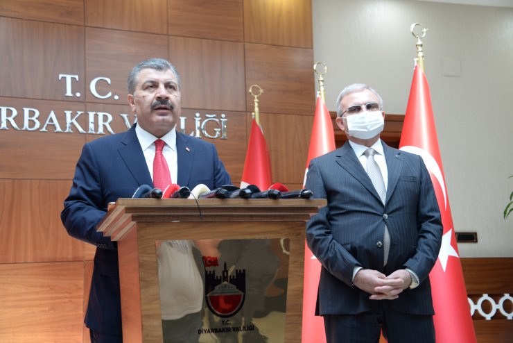 Sağlık Bakanı Koca: Diyarbakır'da vakalar yüzde 49 oranında düştü
