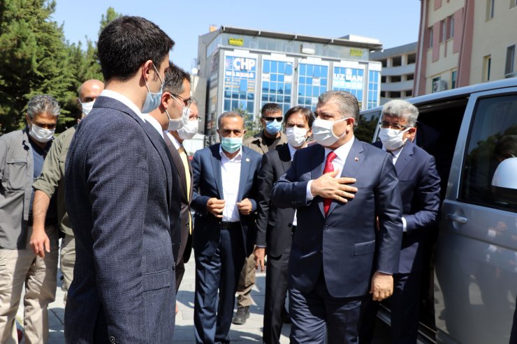 Bakan Koca: Vaka sayısı 2 katına çıkan Van'ı mercek altına aldık