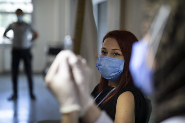 Kovid aşısında Faz 3 klinik araştırmalar için İstanbul’da ilk gönüllü aşılamaları yapıldı