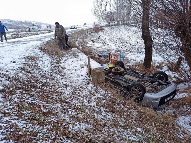 Buzlanma kazaya neden oldu: 6 yaralı