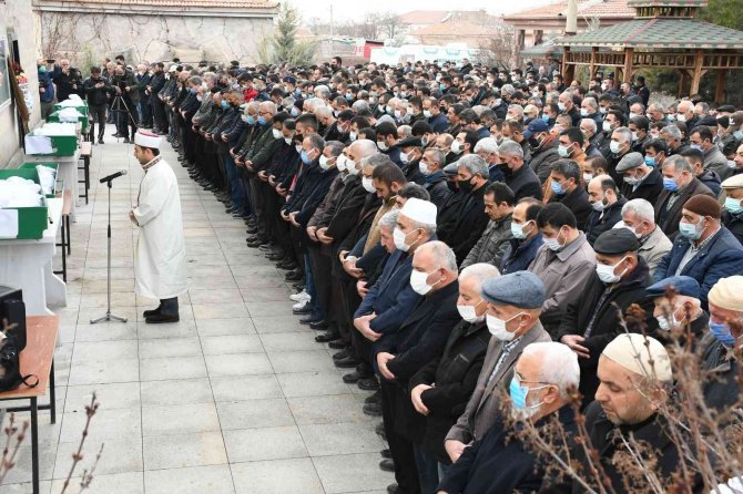 Kazada ölen aynı aileden 2’si çocuk 6 kişiye acı veda