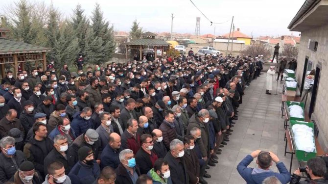 Kazada ölen aynı aileden 2’si çocuk 6 kişiye acı veda