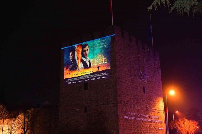 ‘Kesişme; İyi Ki Varsın Eren’ filminin fragmanı Trabzon Kale surlarına yansıtıldı