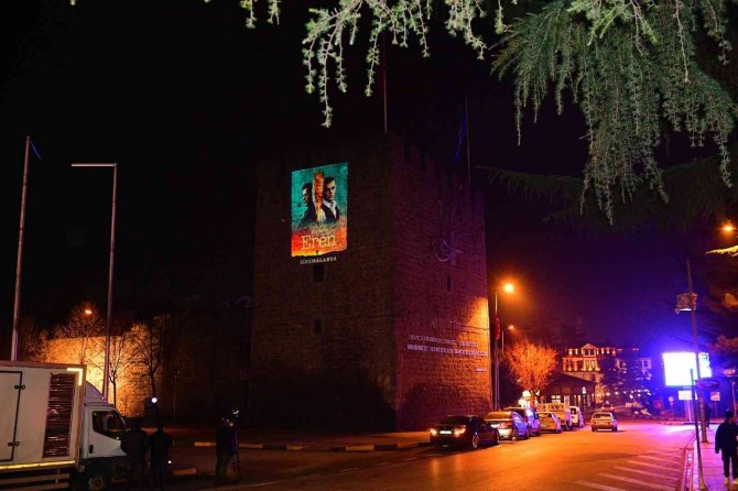 ‘Kesişme; İyi Ki Varsın Eren’ filminin fragmanı Trabzon Kale surlarına yansıtıldı