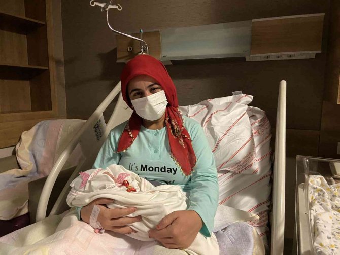 Konyalı çift 8 yıl sonra yılbaşında ilk bebeklerine kavuştular