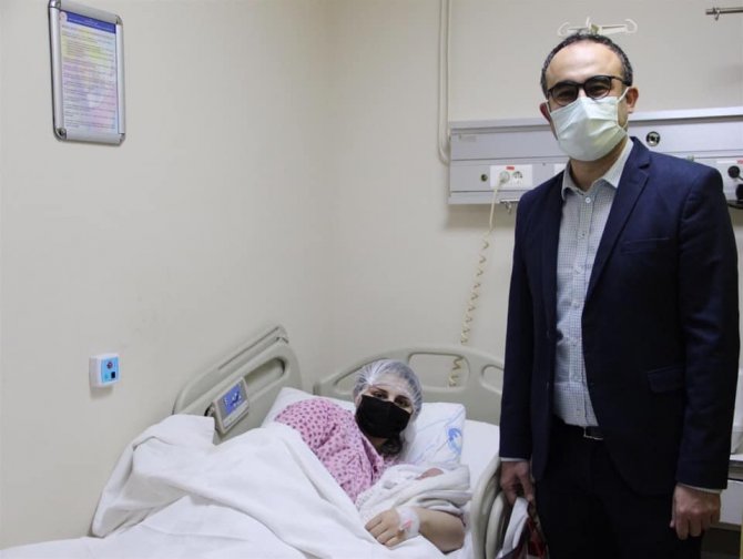 Kütahya’da yeni yılın ilk bebeği Suriye uyruklu Cuvayyıc bebek oldu