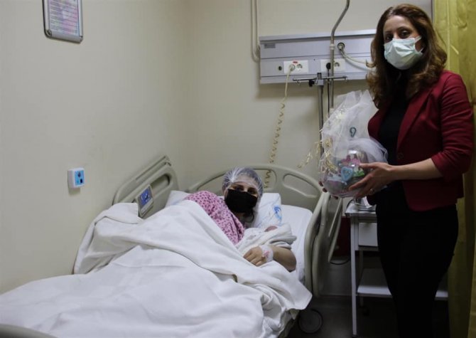 Kütahya’da yeni yılın ilk bebeği Suriye uyruklu Cuvayyıc bebek oldu