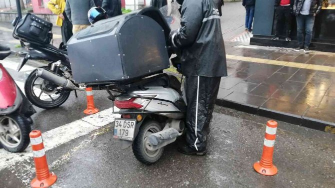 Otomobilin çarptığı motosikletli yaralandı