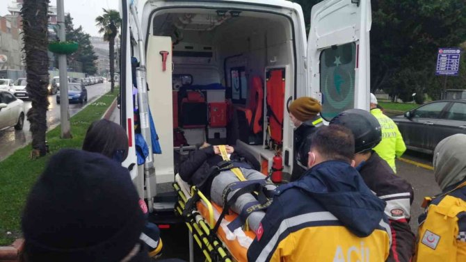 Otomobilin çarptığı motosikletli yaralandı