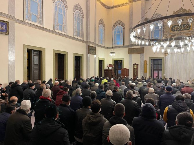 Ulu Cami’de yeni yılın ilk namazı kılındı