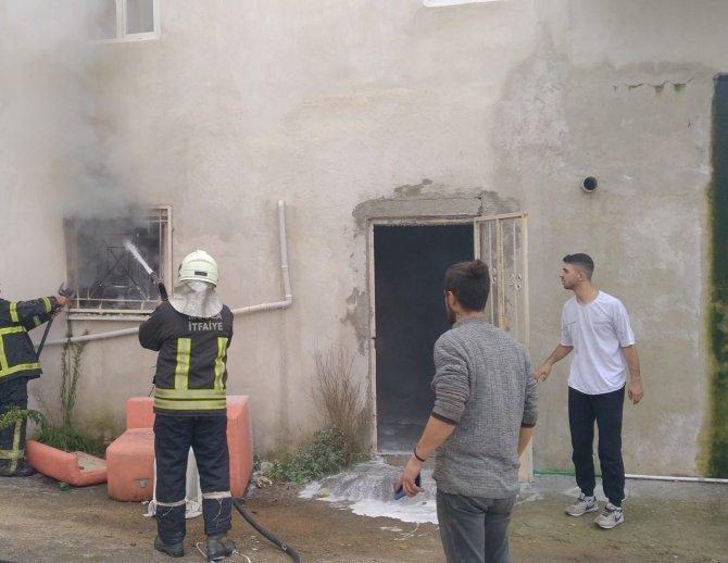 Yaşlı kadın son anda kurtuldu